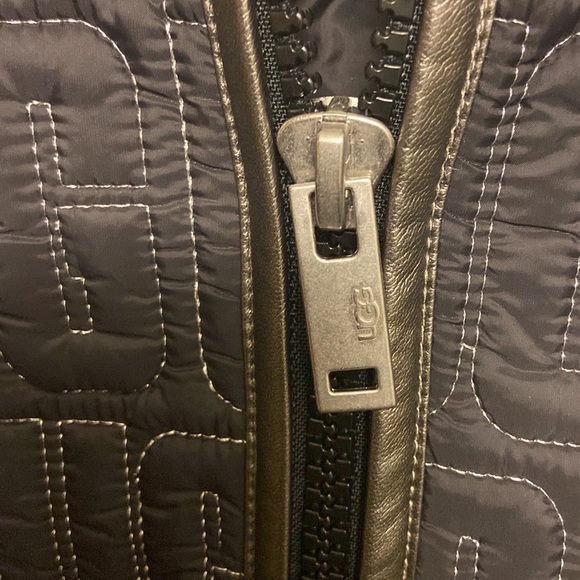 NWT UGG Logo Iggy Sherpa Zip Pullover Size Lrg - Picture 7 of 10